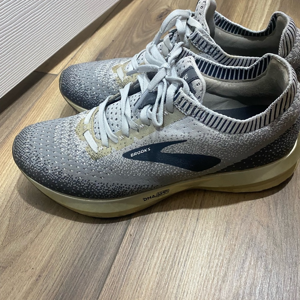 Women’s Brooks Levitate Running Shoes
